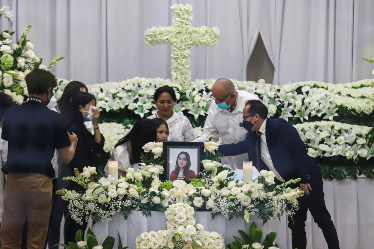 Suasana Haru Iringi...