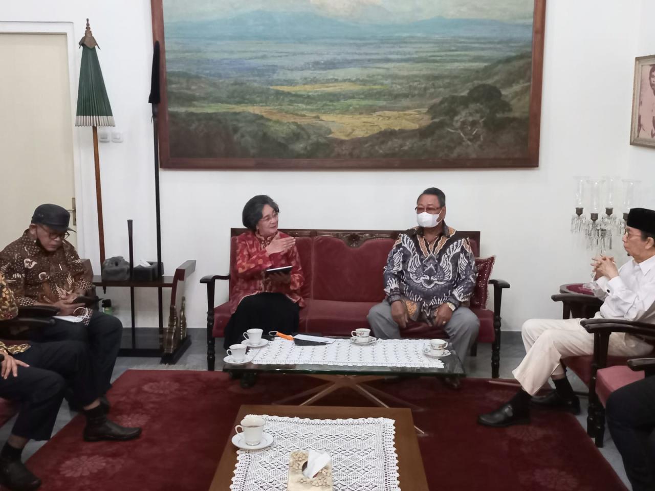 Forkom KBI Donasi Rp825...