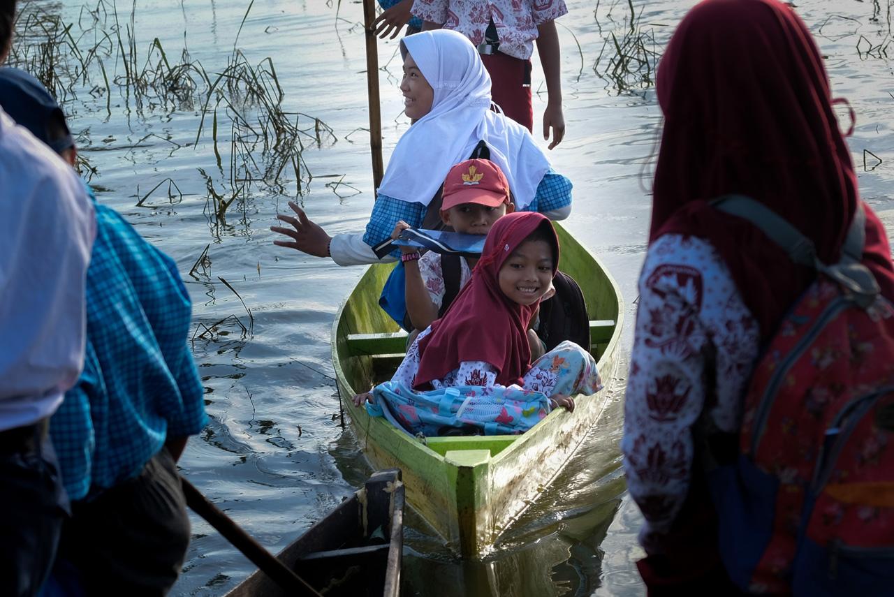 Demi ke Sekolah, Siswa...
