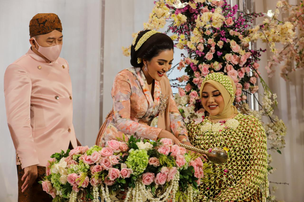Potret Bahagia Atta...