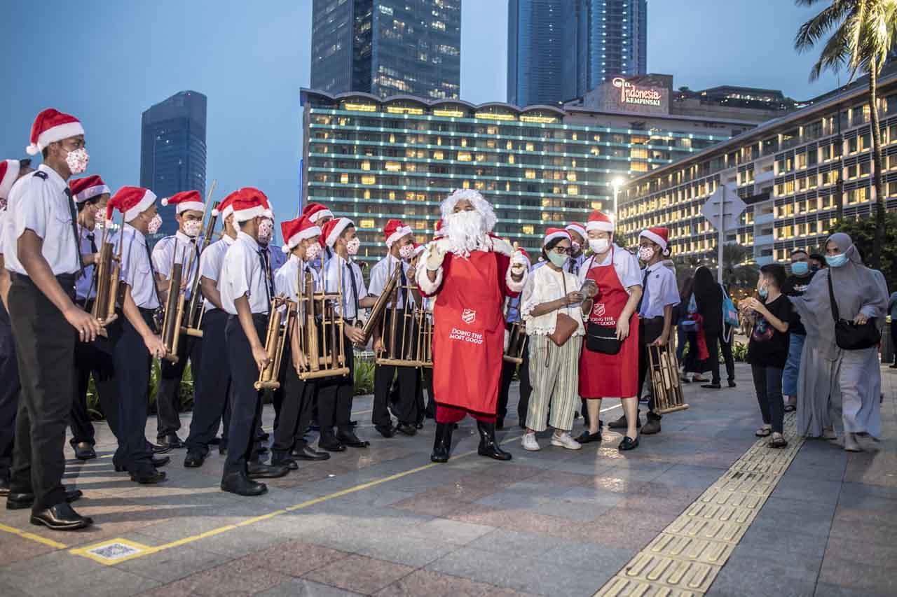 Christmas Carol Hangatkan...