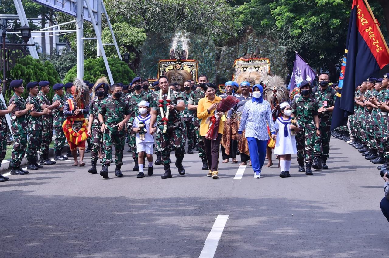 Panglima TNI Tegaskan...