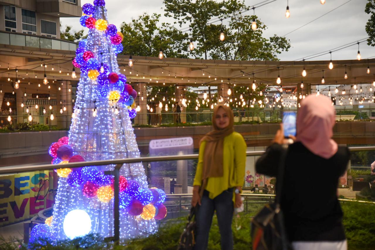 Pohon Natal Setinggi...