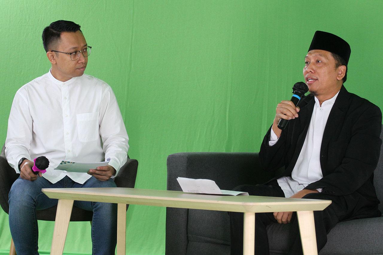 Talk Show Merintis Bisnis...