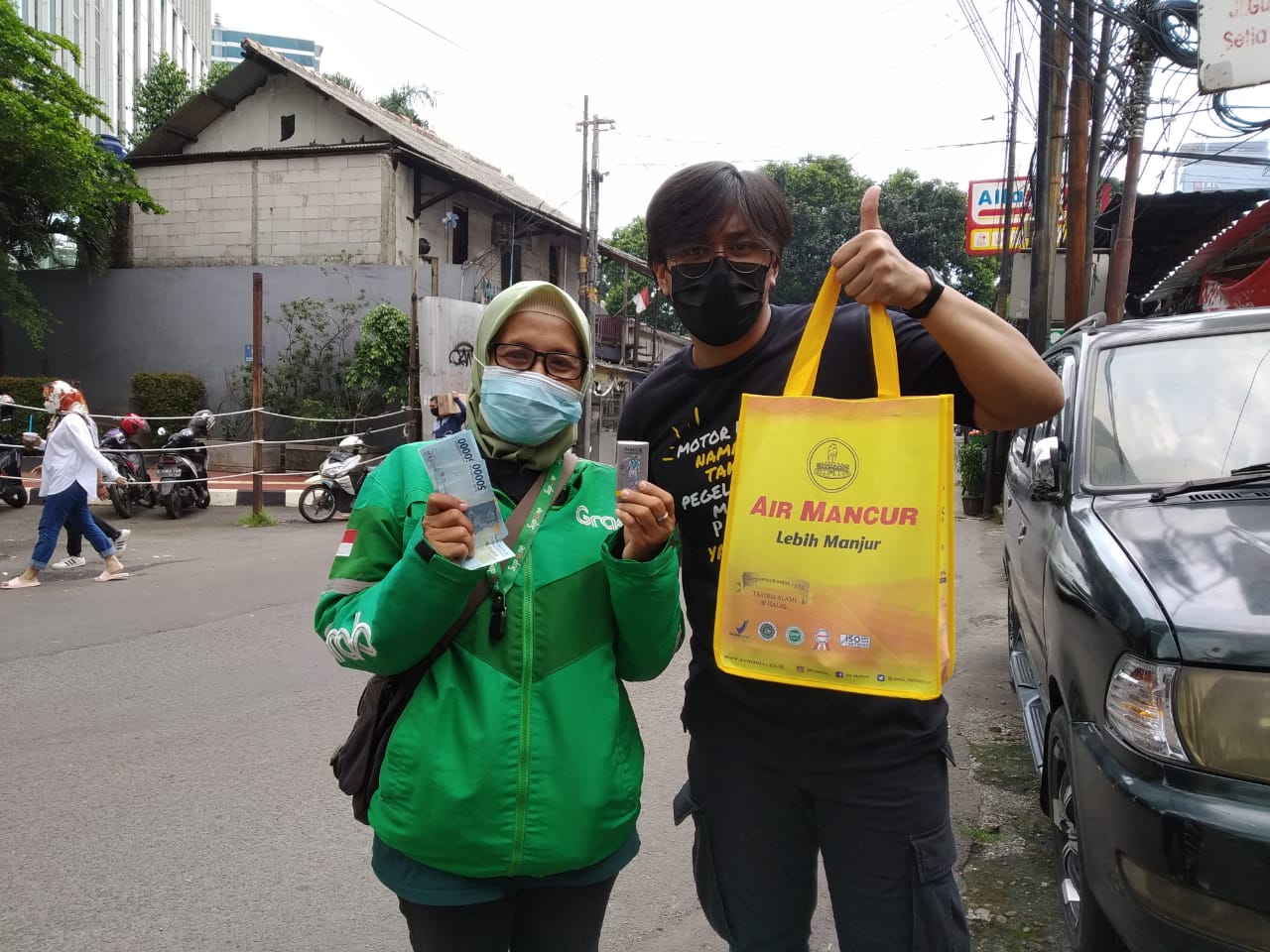 Peringati Momen Spesial...