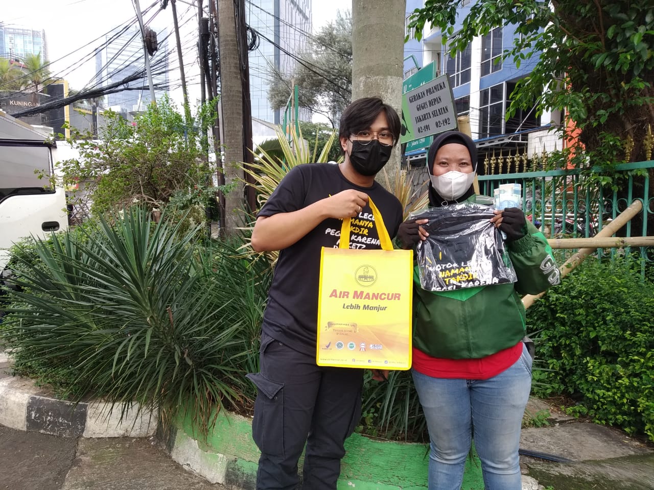 Peringati Momen Spesial...