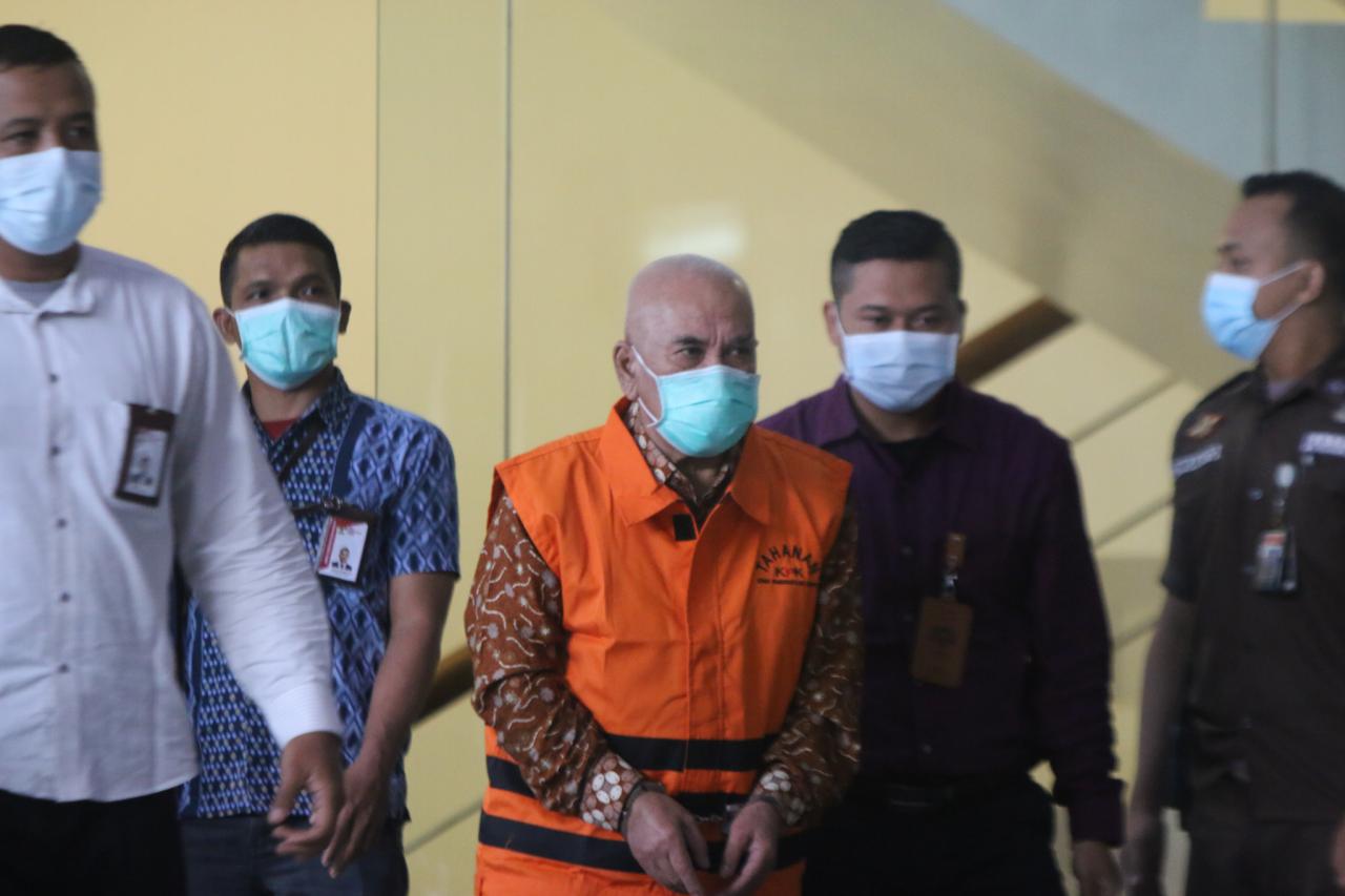 KPK Tahan Eks Walikota...