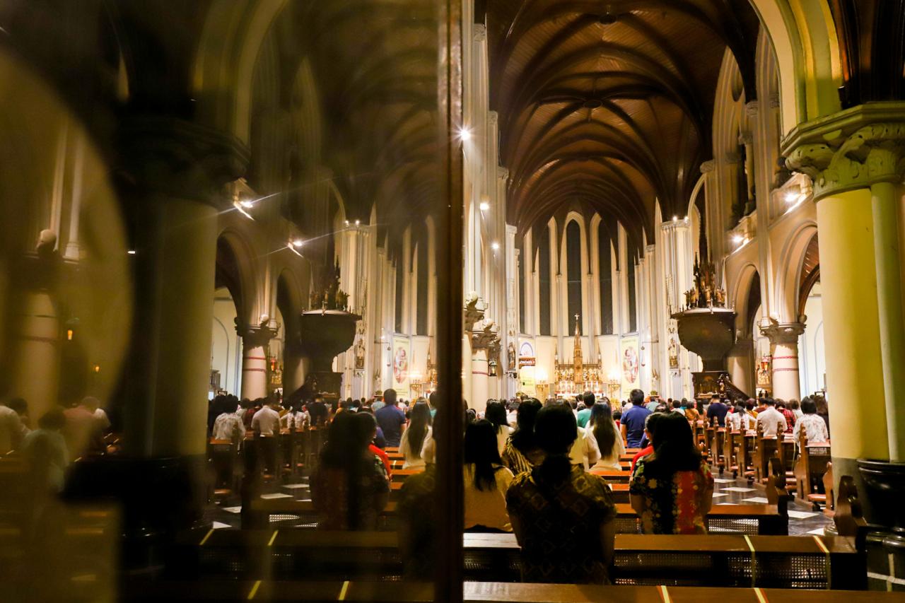 Misa Natal di Gereja...