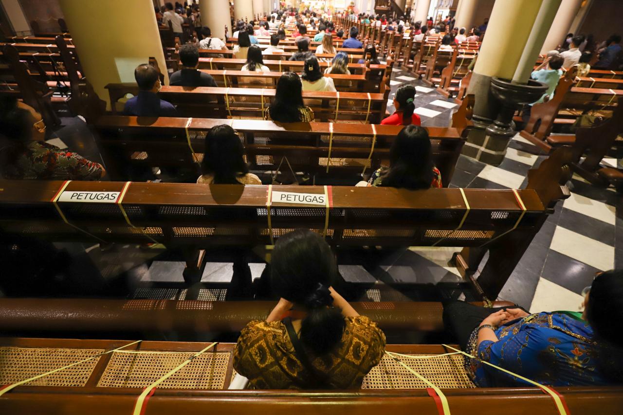 Misa Natal di Gereja...