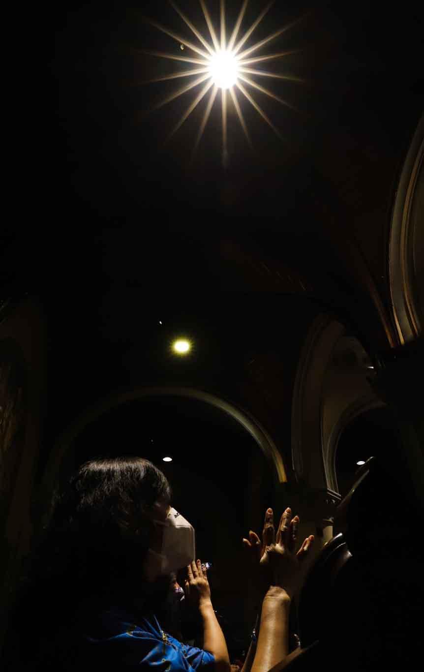 Misa Natal di Gereja...
