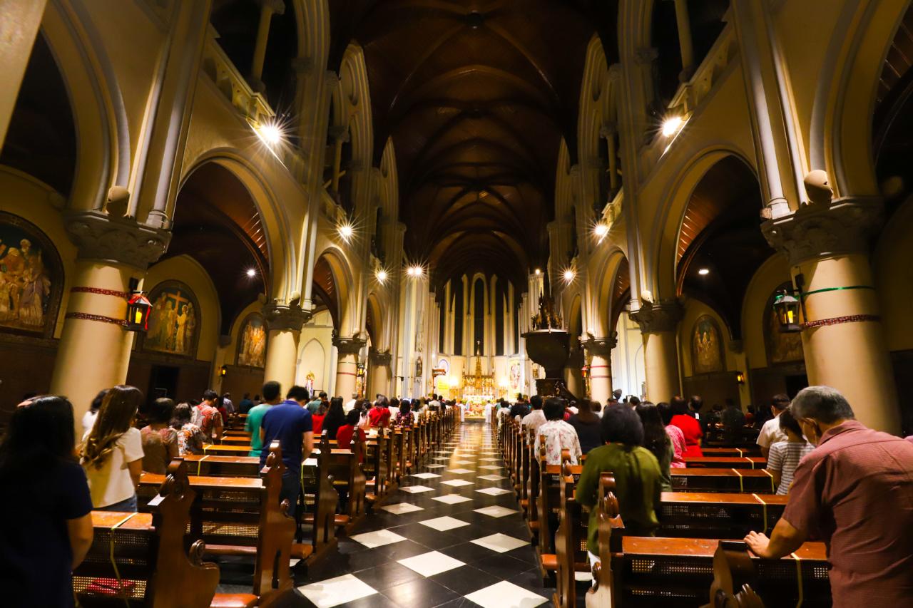 Misa Natal di Gereja...