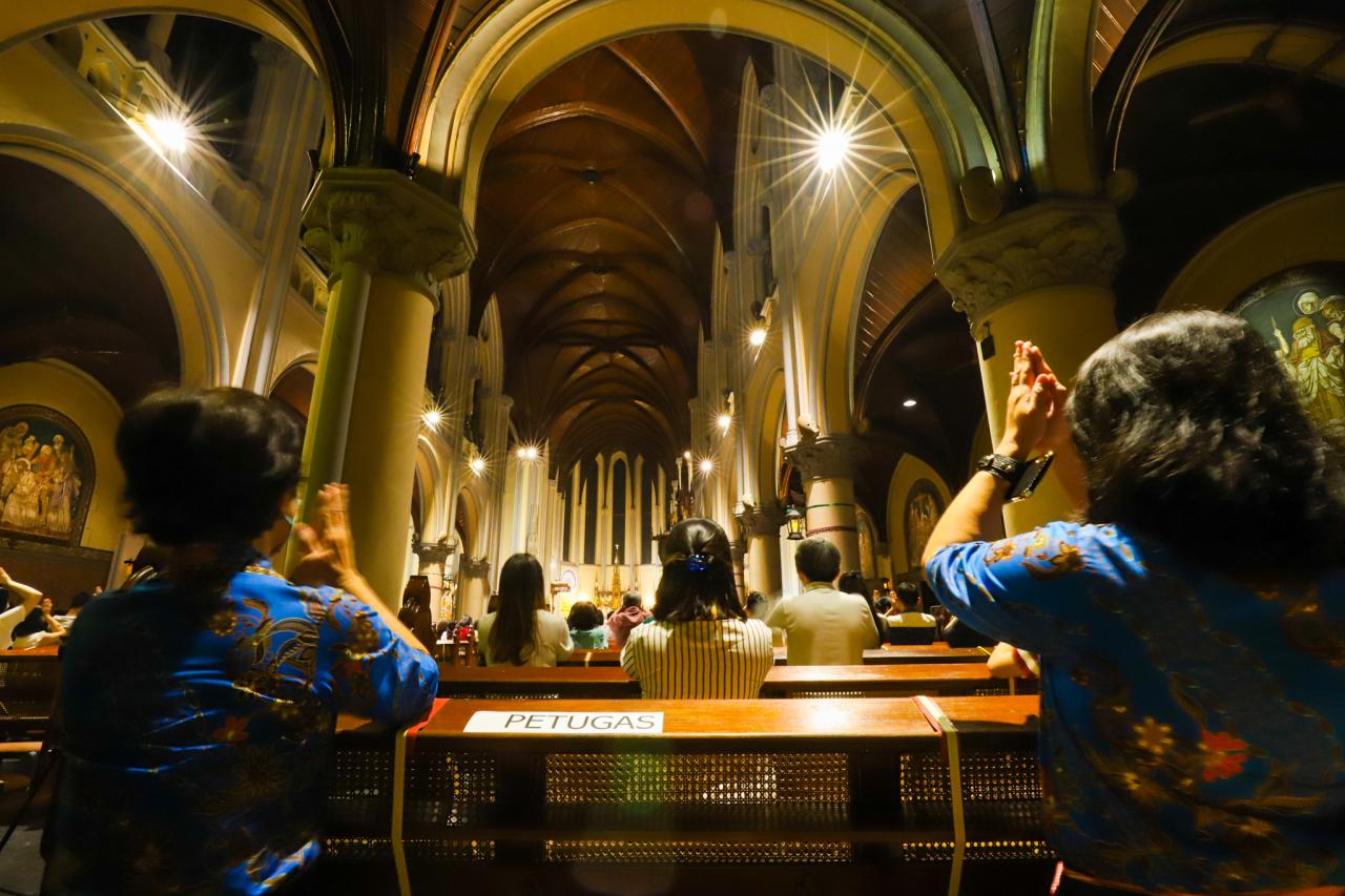 Misa Natal di Gereja...