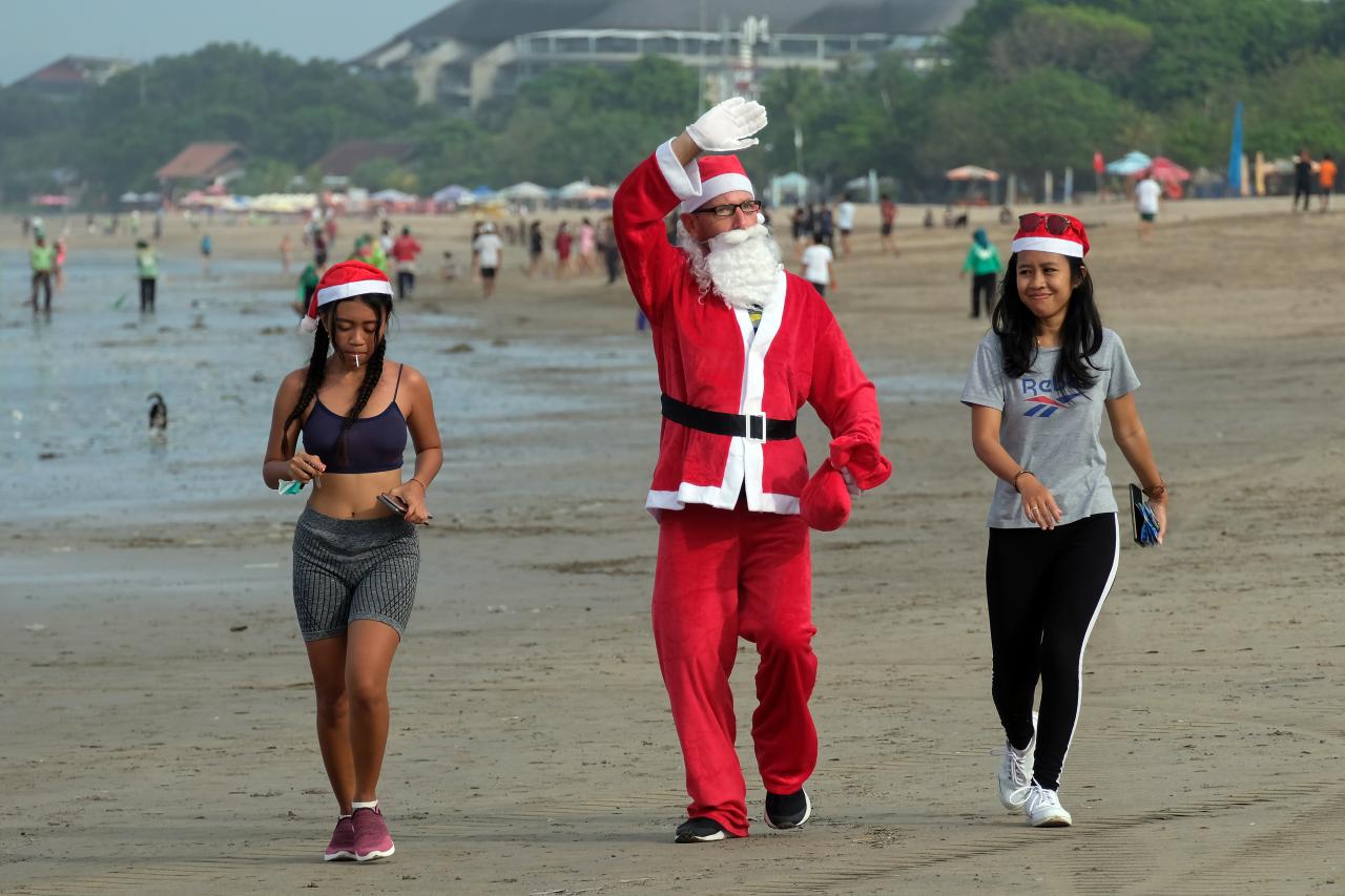 Rayakan Natal, Sinterklas...