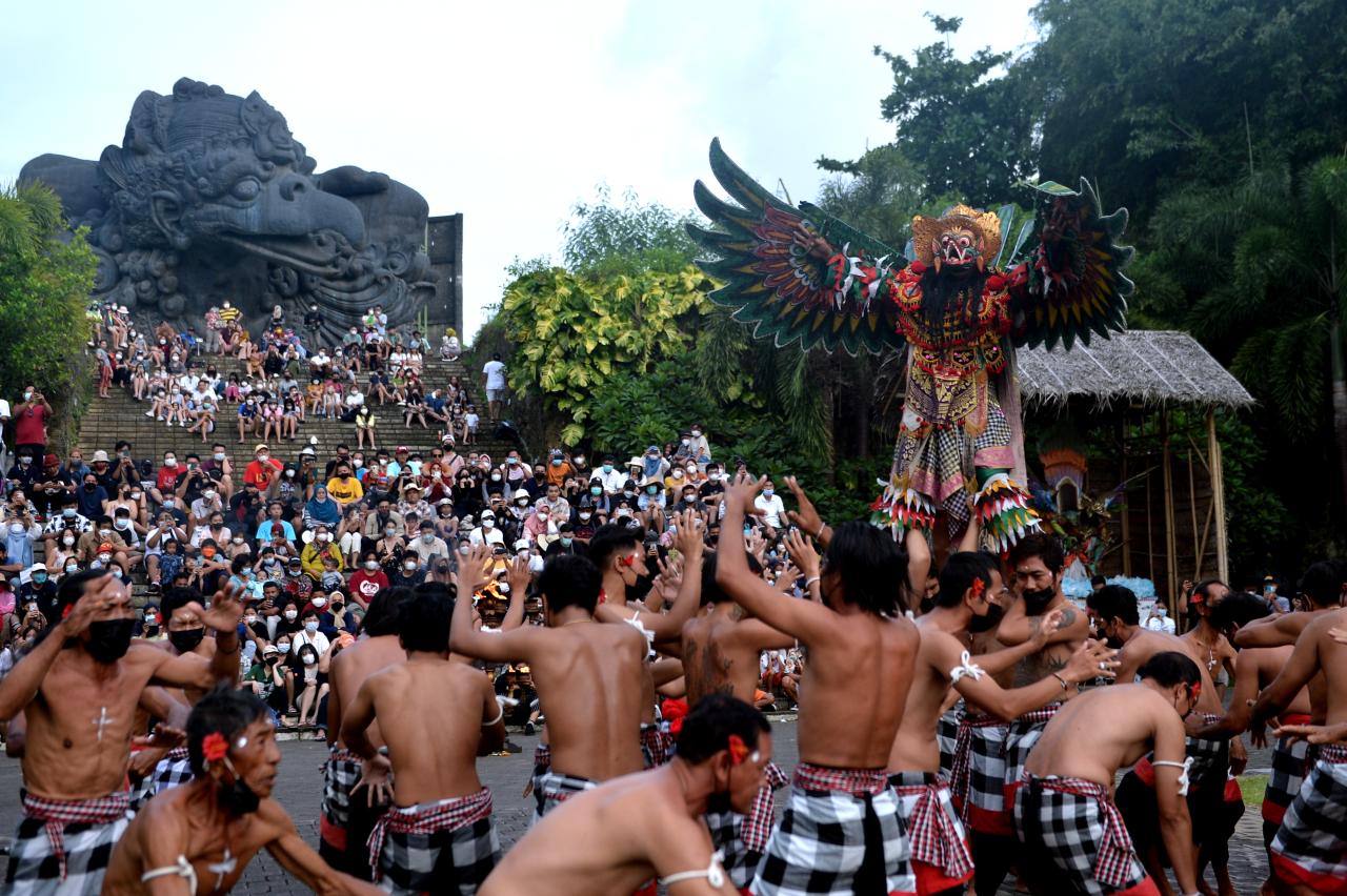 Tari Kecak Garuda Wisnu...