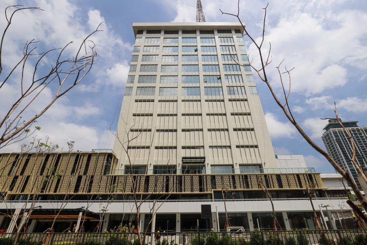 Melihat Wajah Baru Gedung...