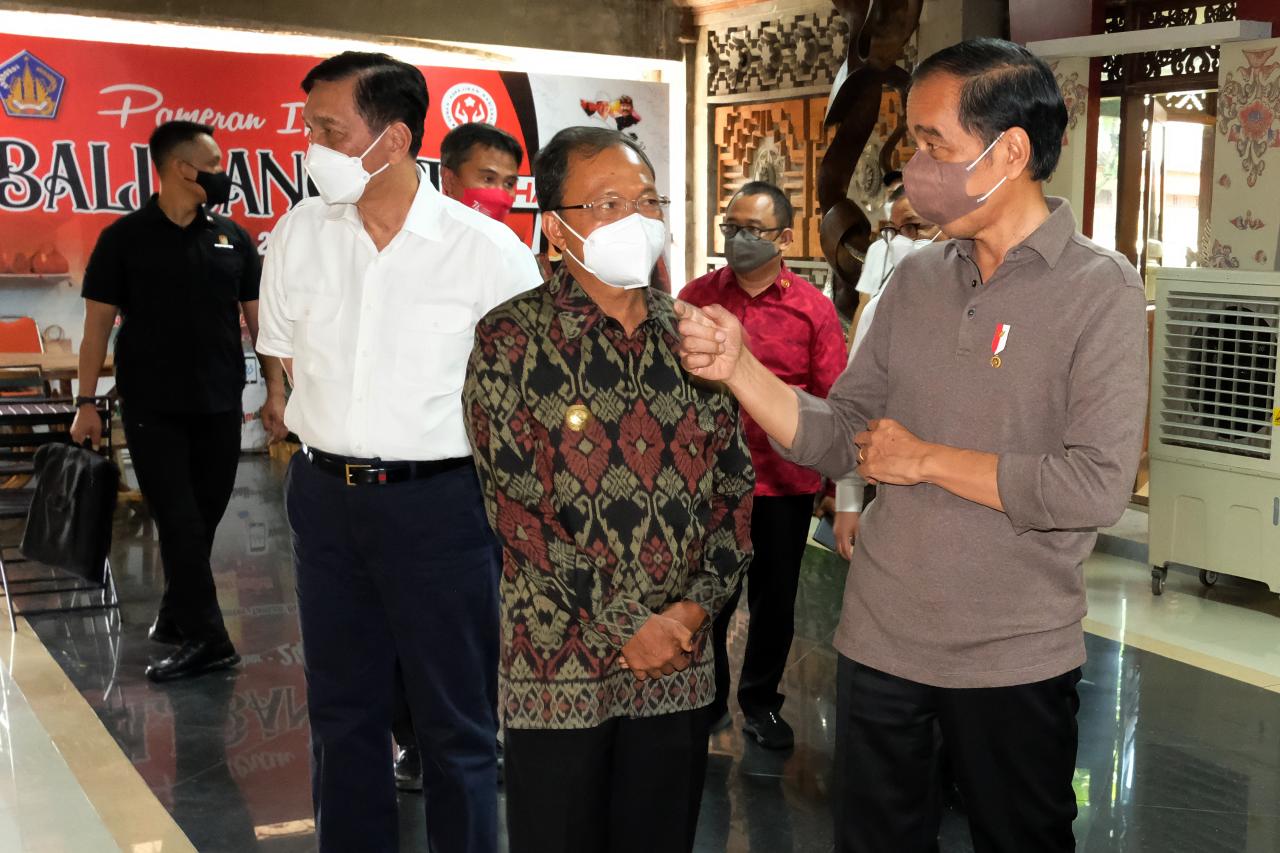 Presiden Tinjau Pameran...