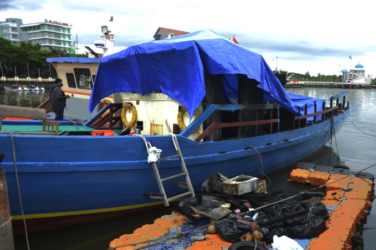 Kapal Wisata di Pantai...