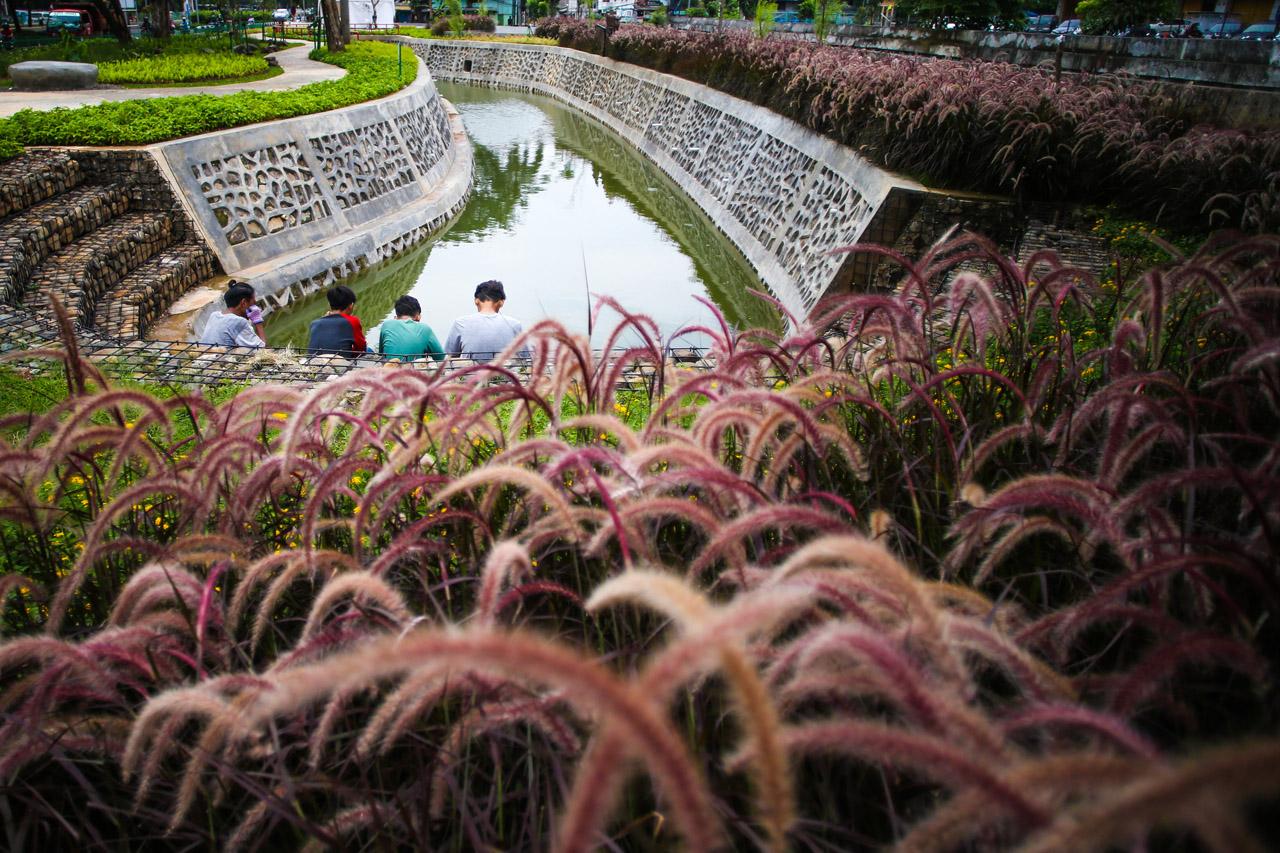 Bersantai di Taman Bio...