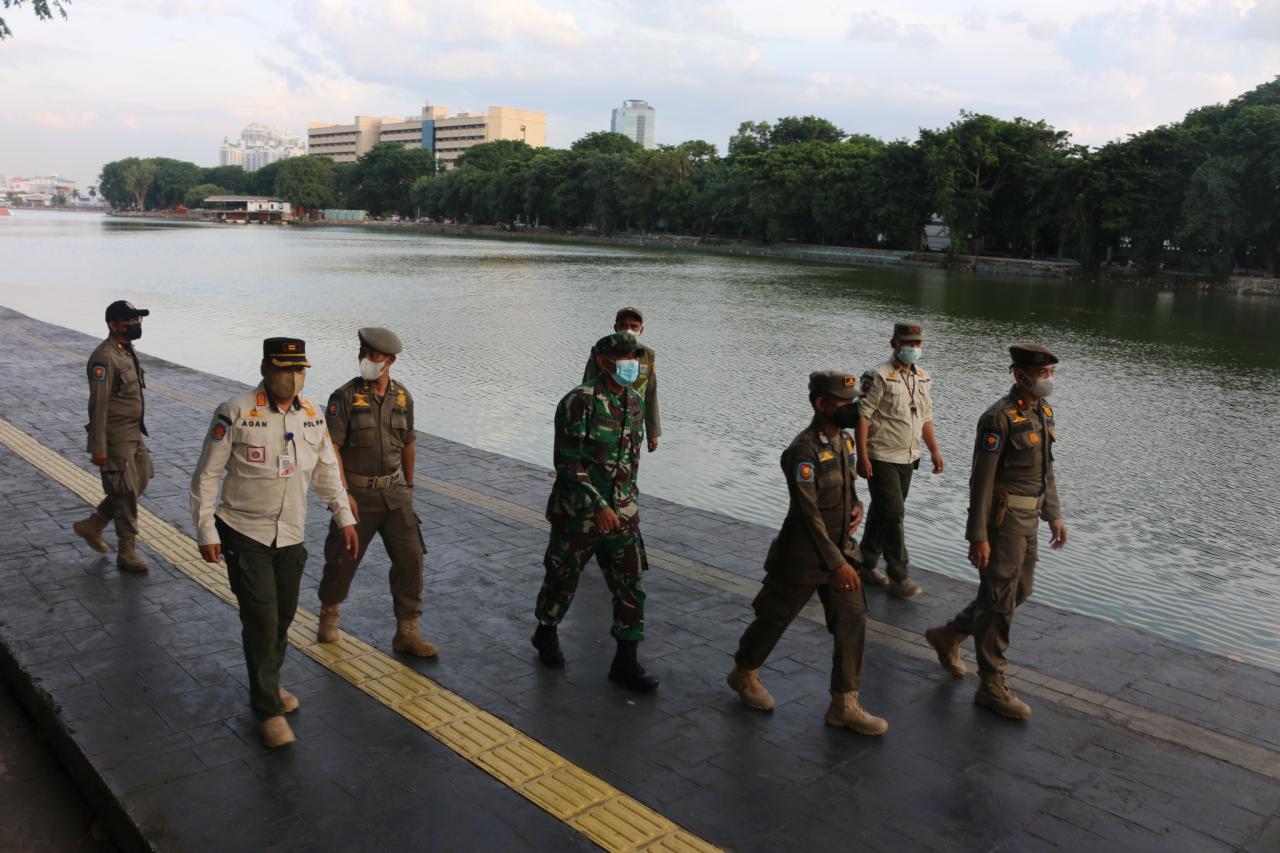 Sat Pol PP Tutup Kawasan...