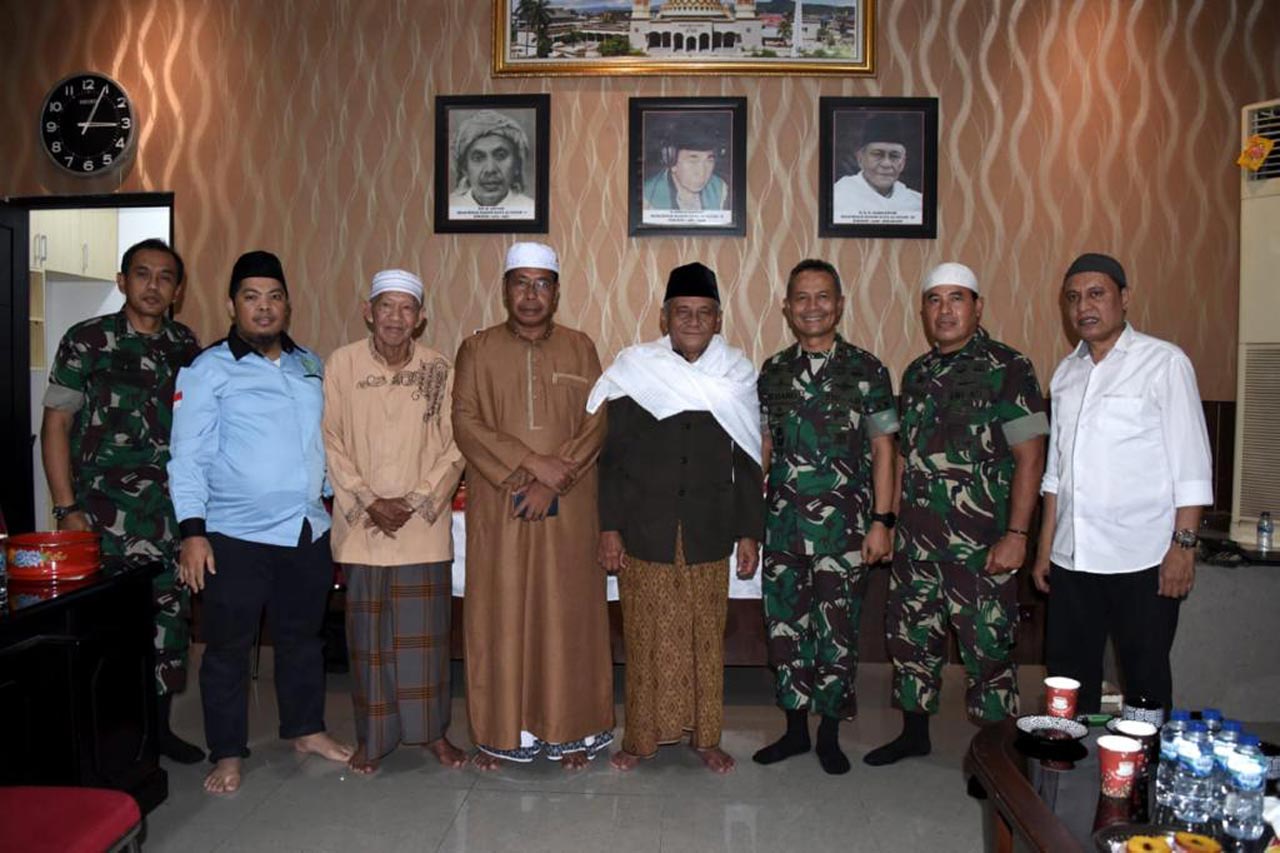 Sambangi Masjid Raya...