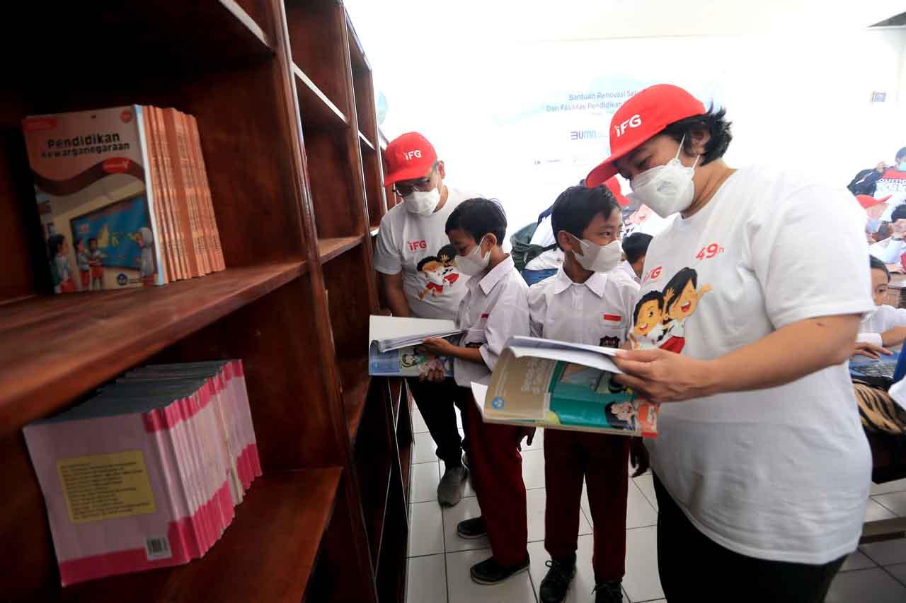 IFG Beri Bantuan 200...