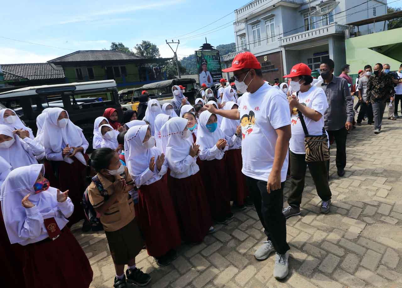 IFG Beri Bantuan 200...