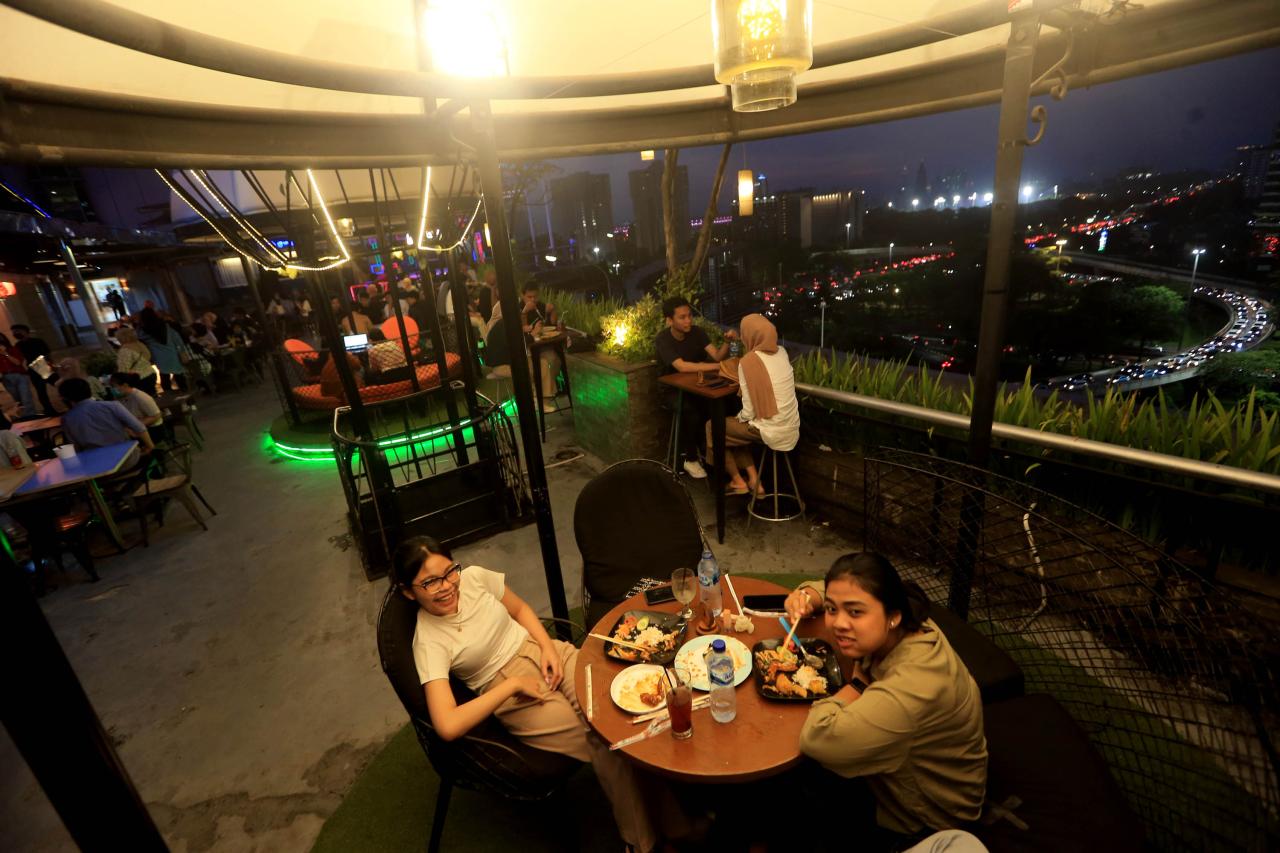 Deja Vu Sky Dining Plaza...