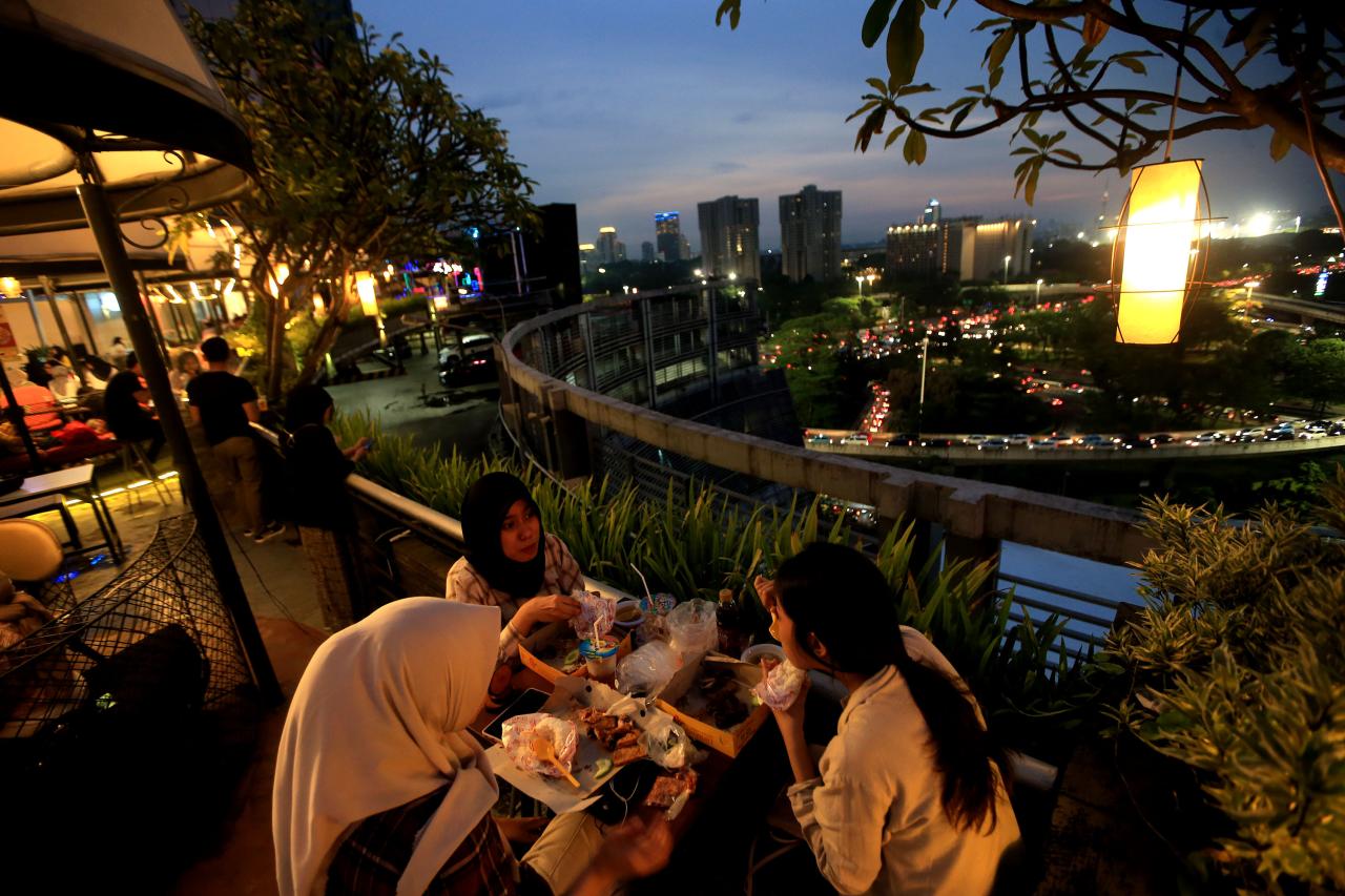 Deja Vu Sky Dining Plaza...