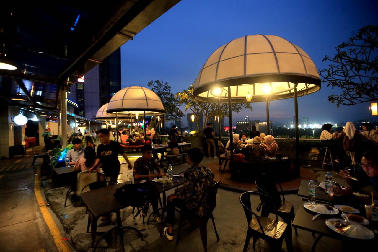 Deja Vu Sky Dining Plaza...