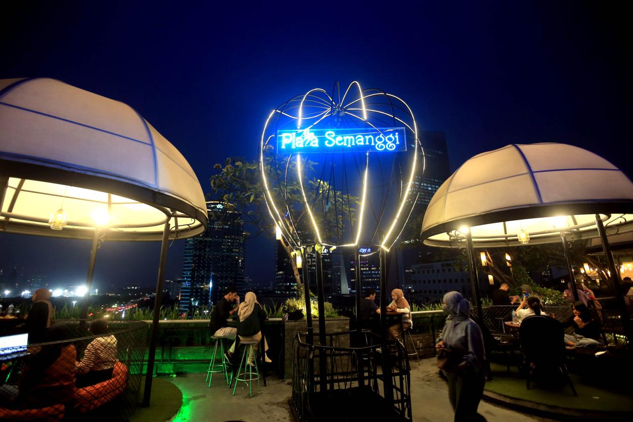 Deja Vu Sky Dining Plaza...