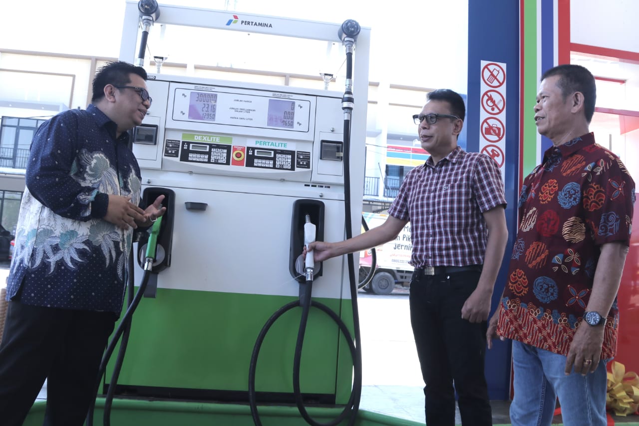 Resmikan SPBU dan Indomaret...
