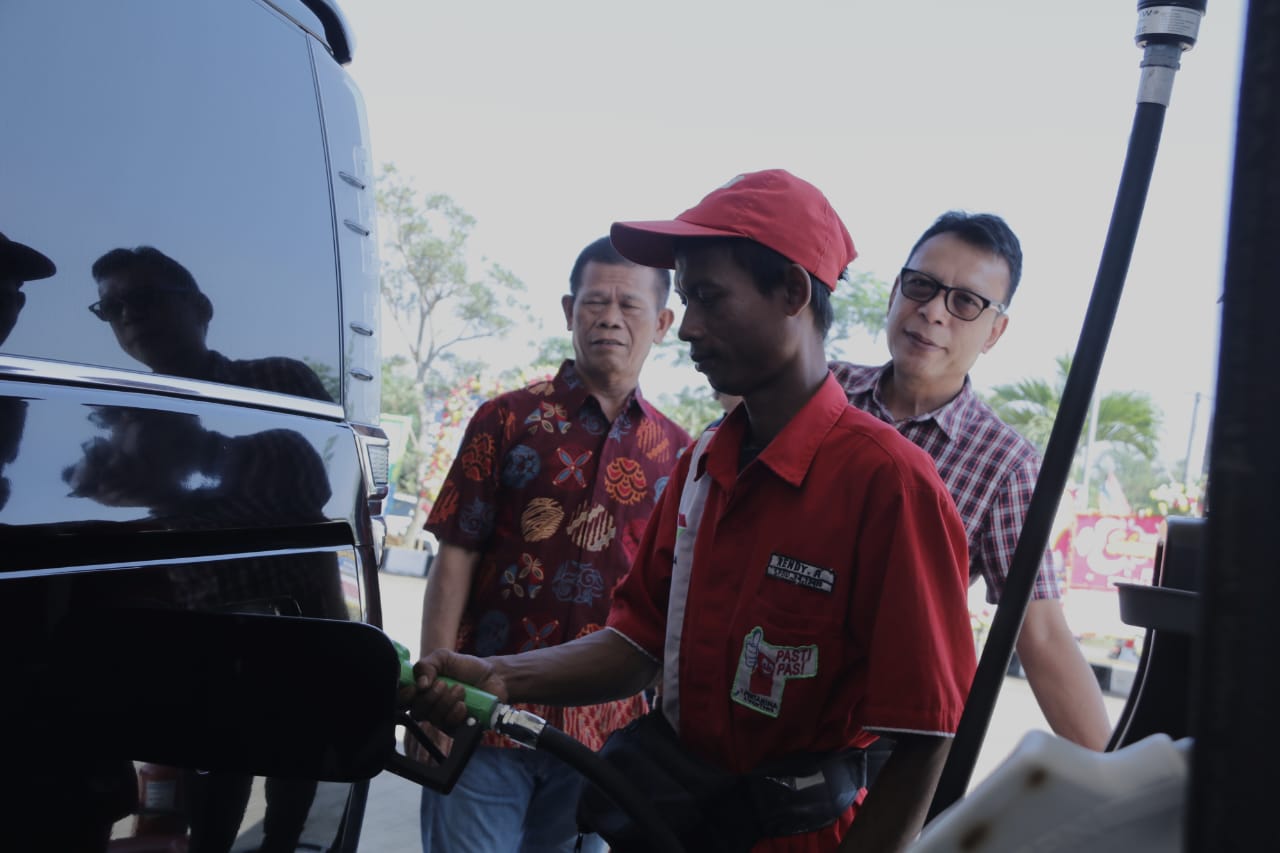 Resmikan SPBU dan Indomaret...