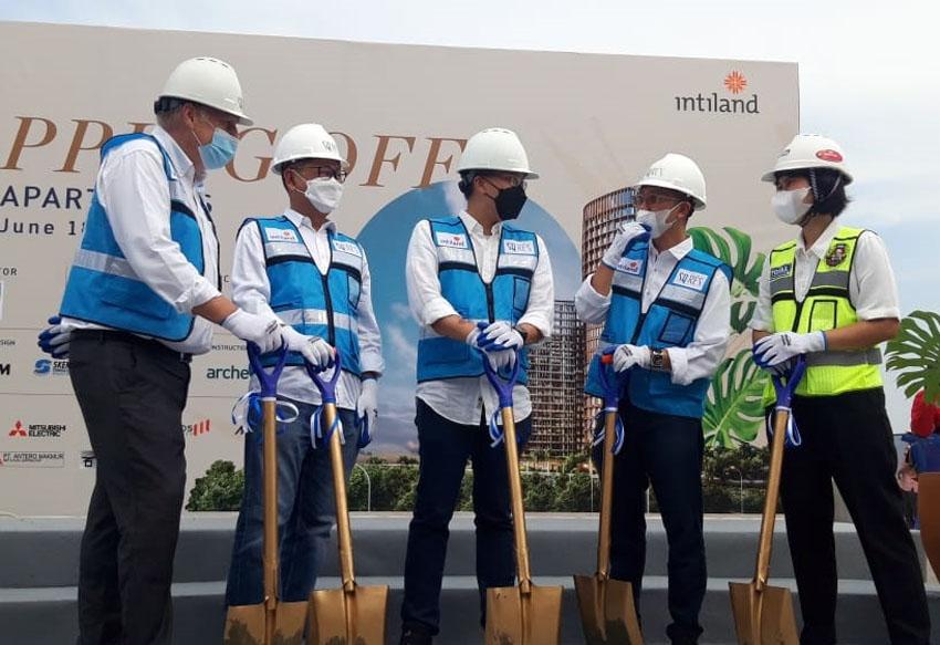 Intiland Gelar Topping...
