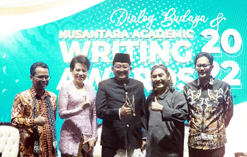 Bakti BCA Gelar Dialog...