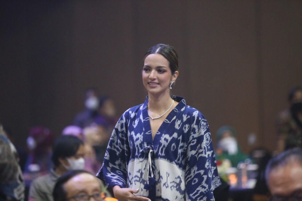 Penghargaan Achmad Bakrie...