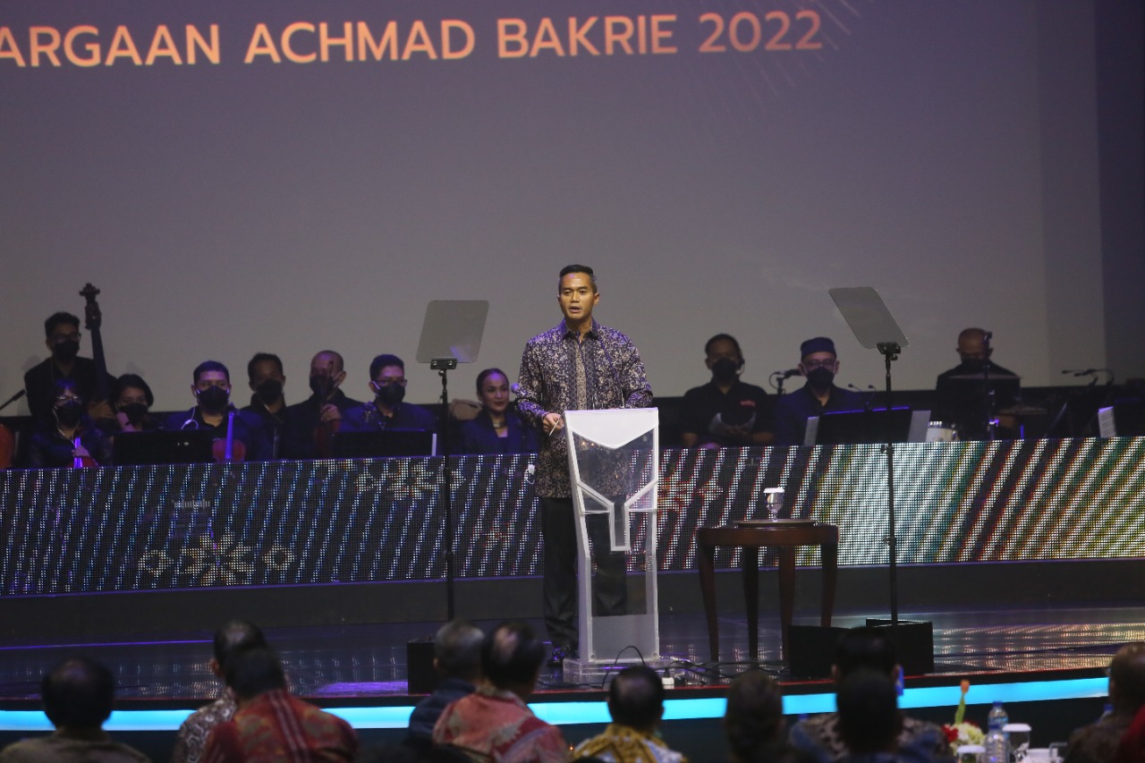 Penghargaan Achmad Bakrie...
