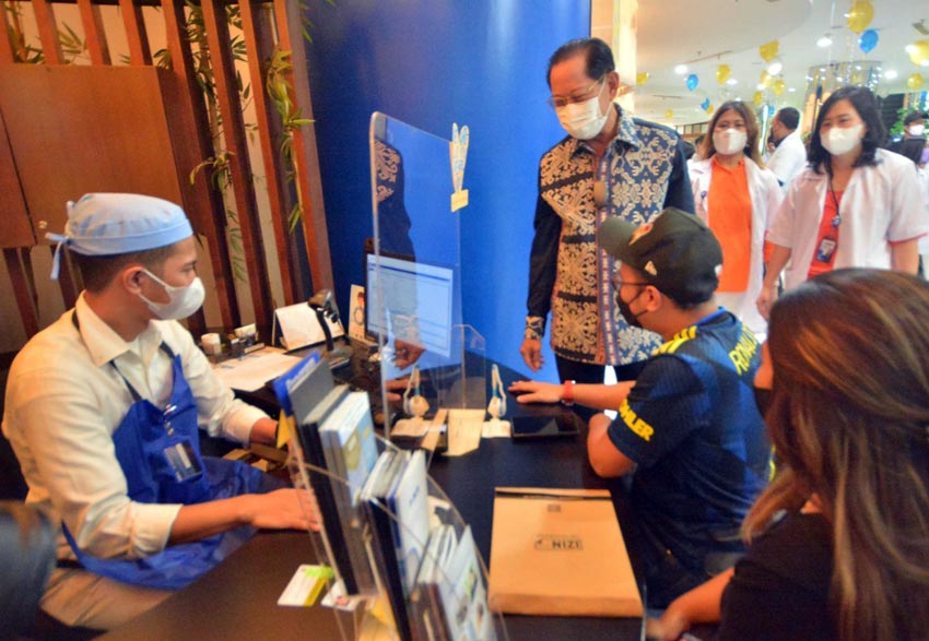 Peringati Hari Pelanggan...