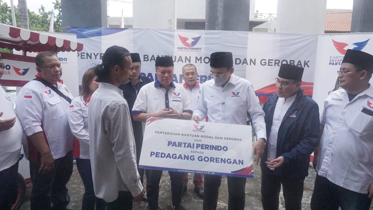 TGB Zainul Majdi Serahkan...