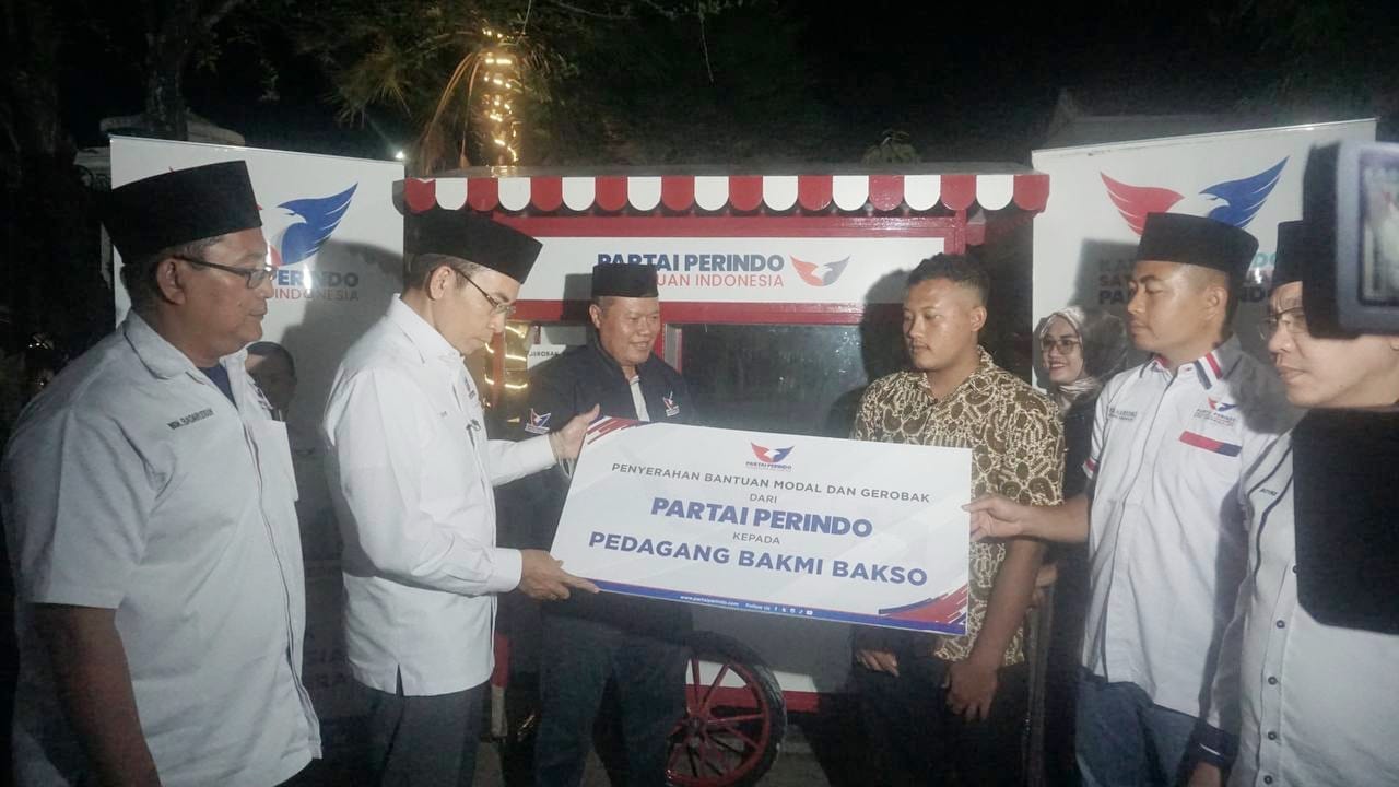 TGB Zainul Majdi Serahkan...