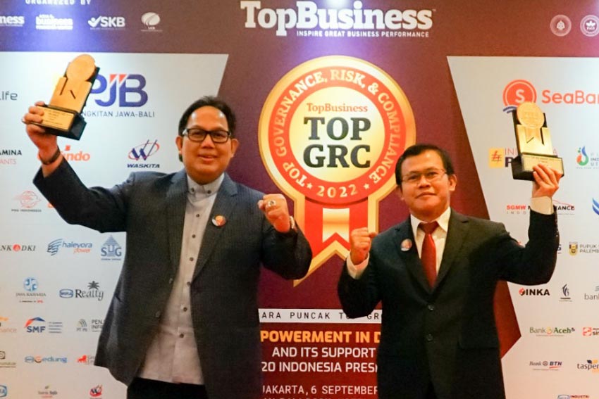 Bank DKI Terima Penghargaan...