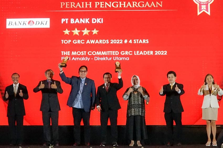 Bank DKI Terima Penghargaan...