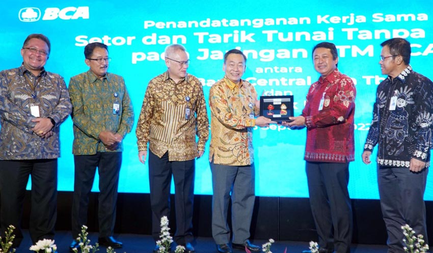 BCA dan Bank DKI Jalin...
