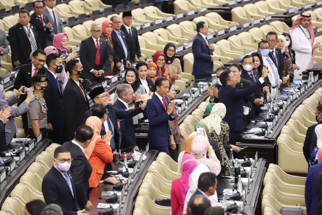 Presiden Jokowi Buka...