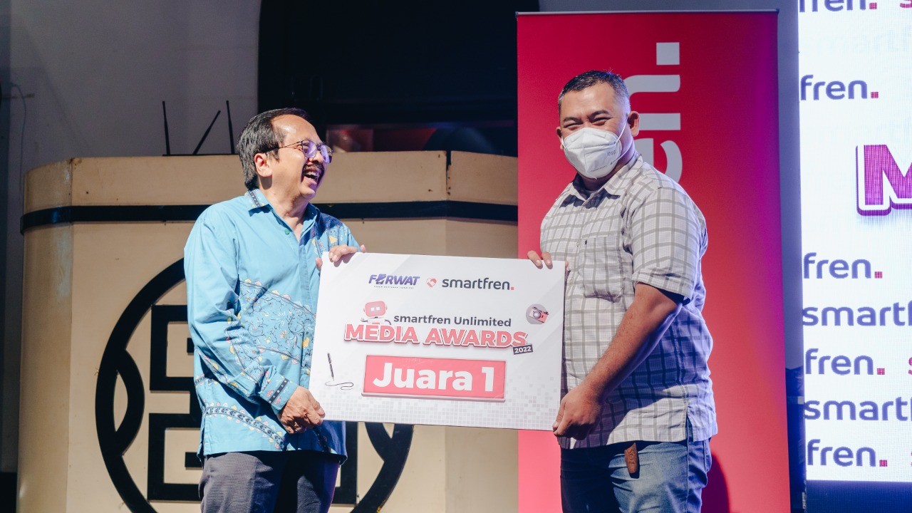 Smartfren Beri Penghargaan...