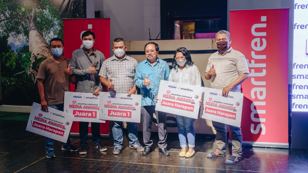 Smartfren Beri Penghargaan...
