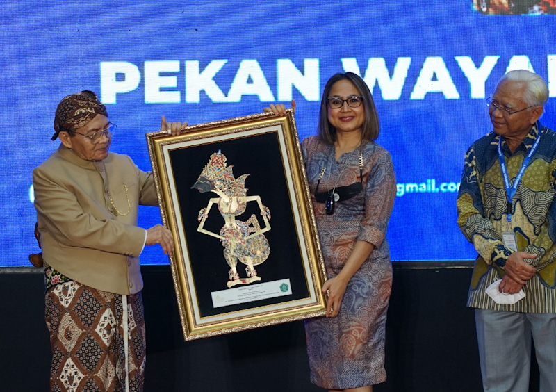 Perkenalkan Wayang ke...
