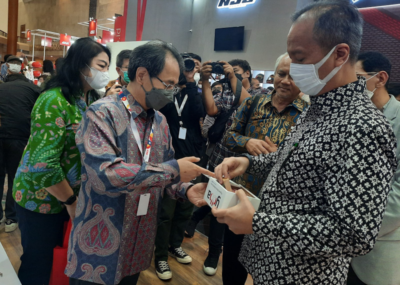 Selain Komponen Otomotif...
