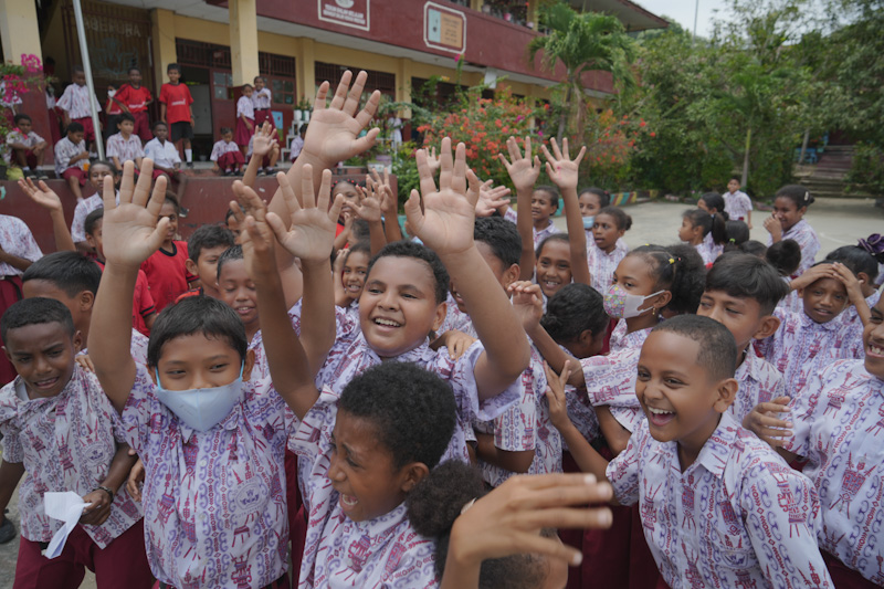 BCA Tingkatkan Mutu...