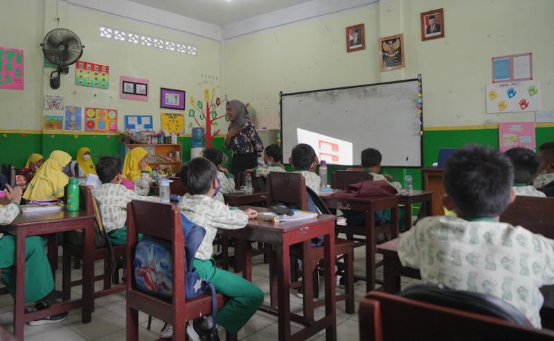 BCA Tingkatkan Mutu...