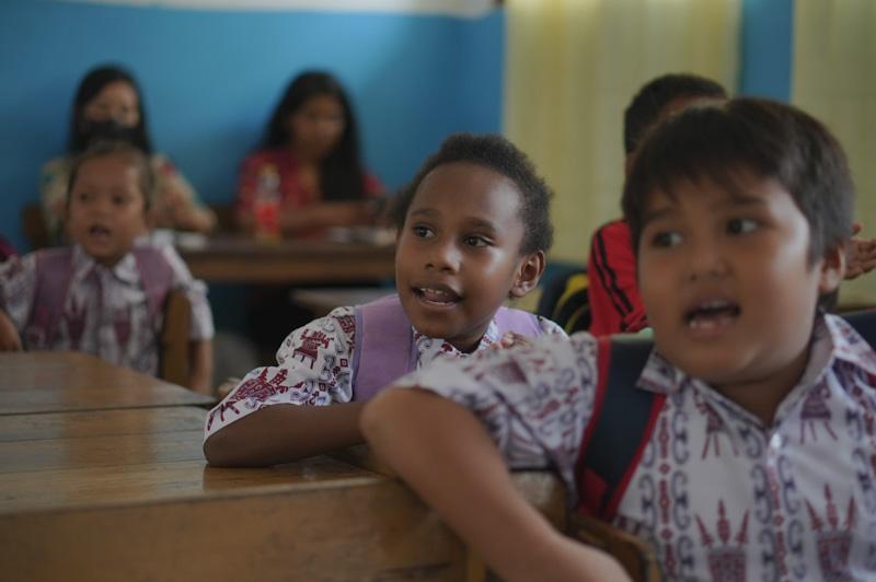 BCA Tingkatkan Mutu...